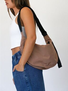 NWT Baggu Cocoa Medium Crescent Bag no key leash.